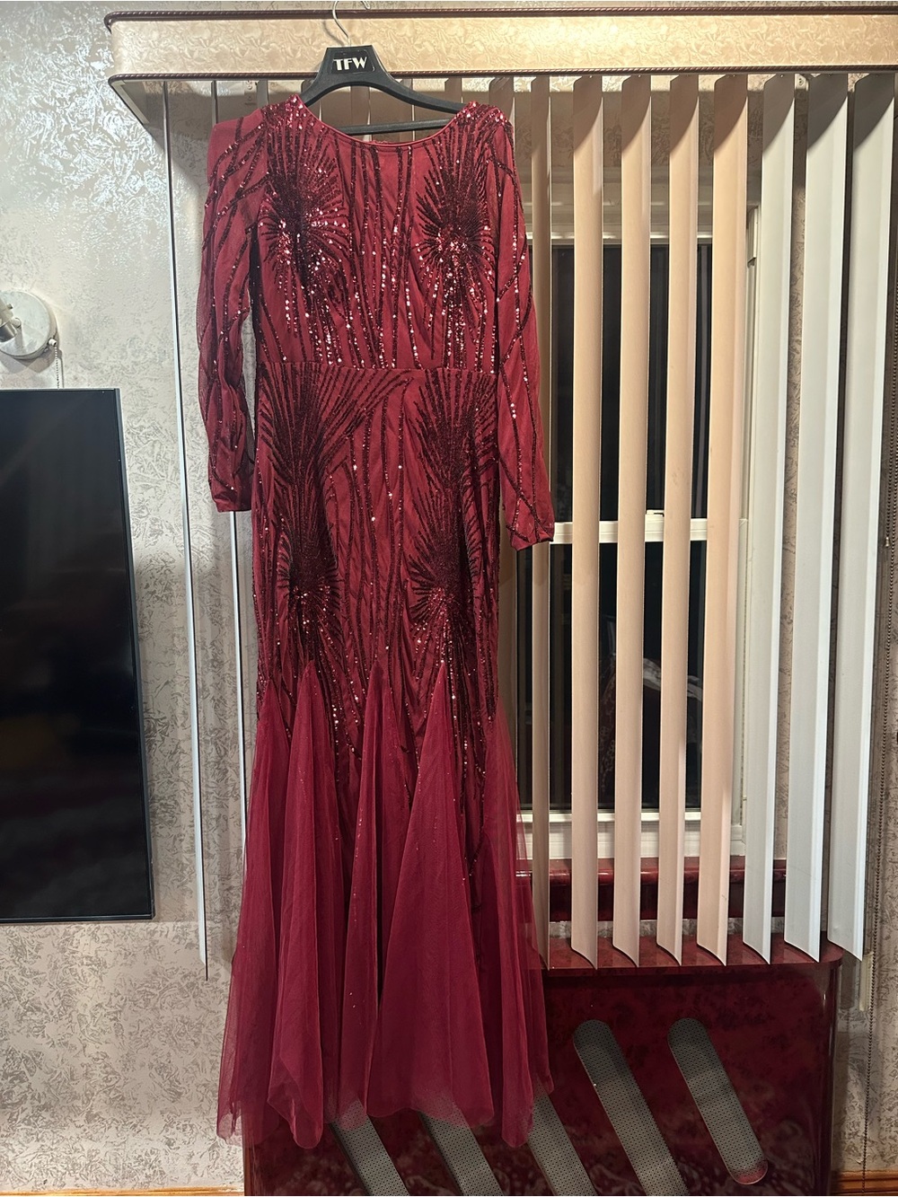 Elegant Women's Burgundy Sequin Evening Gown